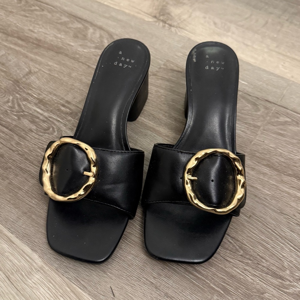 Chic Black Block Heel Sandals w/ Gold Buckle Detail
